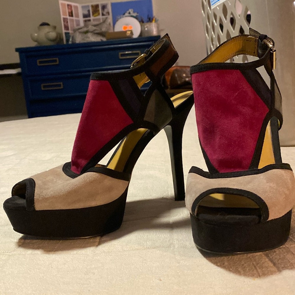 8.5 Nine West Suede Heels